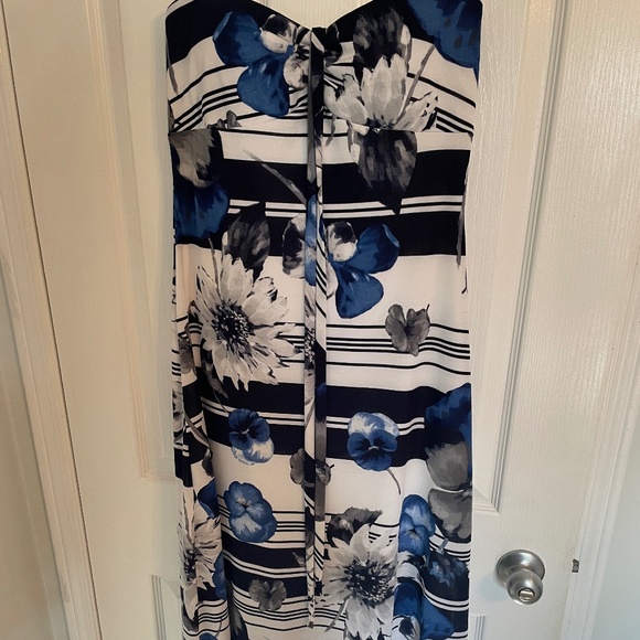 5 for $15  Beautiful blue flowered maxi dress - Picture 1 of 5